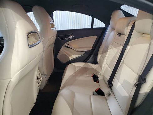 Used 2018 Mercedes-Benz CLA 250 image 14