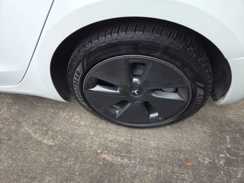 Used 2023 Tesla Model 3 Standard Range image 10