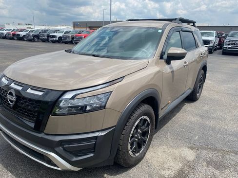 Used 2024 Nissan Pathfinder Rock Creek AWD/4WD image 2