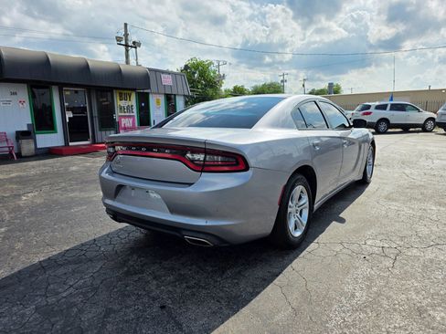 Used 2017 Dodge Charger SE RWD image 5