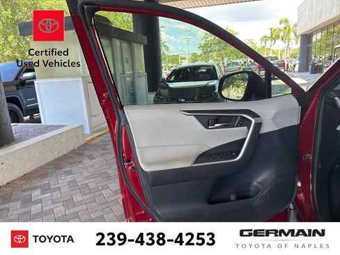Used 2022 Toyota RAV4 XLE Premium image 19