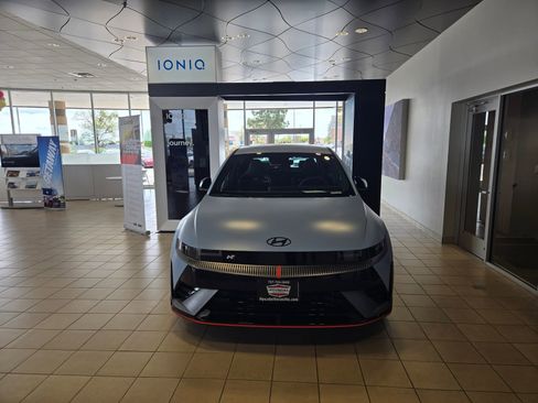 Used 2018 Toyota Camry SE w/ Convenience Package image 10