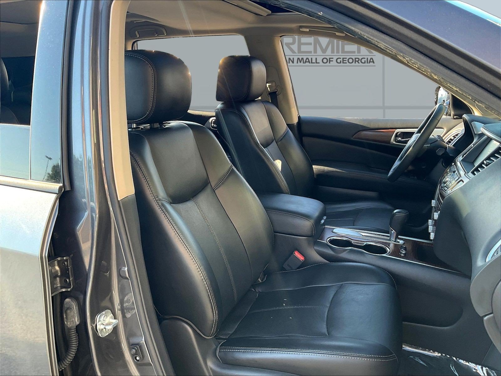 Used 2017 Nissan Pathfinder Platinum w/ Family Entertainment Package FWD image 32