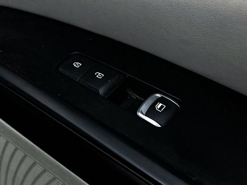 Certified 2024 Kia Carnival LX image 29