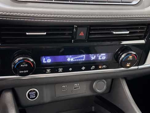 Used 2023 Nissan Rogue SV image 23