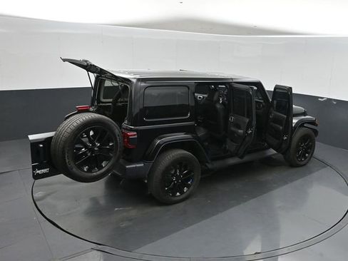 Used 2022 Jeep Wrangler Unlimited Sahara w/ Cold Weather Group AWD/4WD image 30