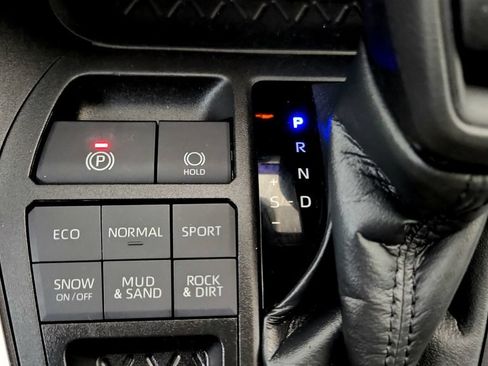 Used 2023 Toyota RAV4 LE AWD/4WD image 33