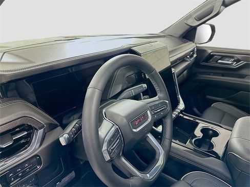 Used 2025 GMC Yukon Elevation image 9