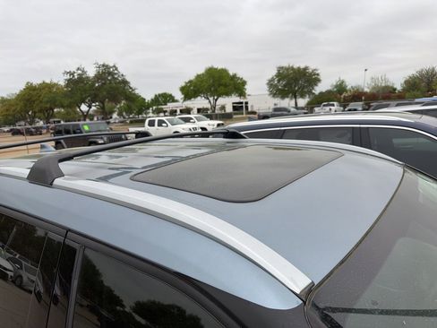 Used 2022 Toyota Highlander XLE image 4