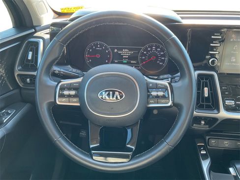 Used 2021 Kia Sorento S image 16
