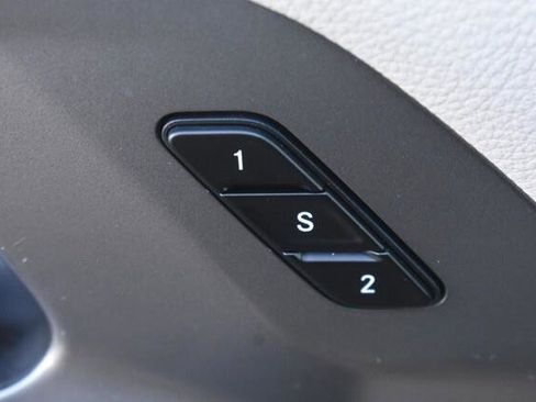 Used 2024 Chrysler Pacifica Touring-L FWD image 24