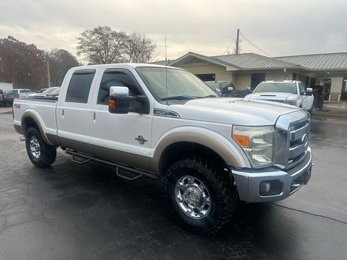 Used 2013 Ford F250 Lariat w/ Chrome Pkg image 3