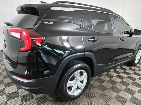 Used 2022 GMC Terrain SLE w/ Driver Convenience Package AWD/4WD image 4