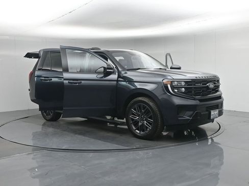 Used 2025 Ford Expedition Max Platinum w/ Stealth Performance Package image 38