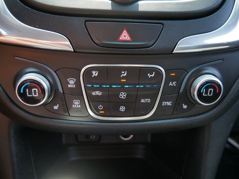 Used 2018 Chevrolet Equinox LT AWD/4WD image 23