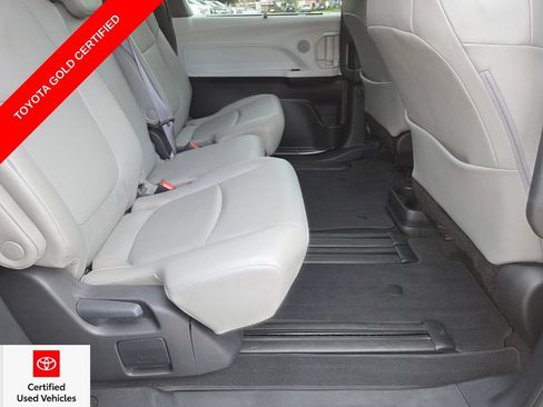 Certified 2025 Toyota Sienna XLE FWD image 17