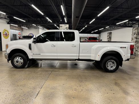 Used 2017 Ford F350 Lariat w/ Lariat Ultimate Package AWD/4WD image 4