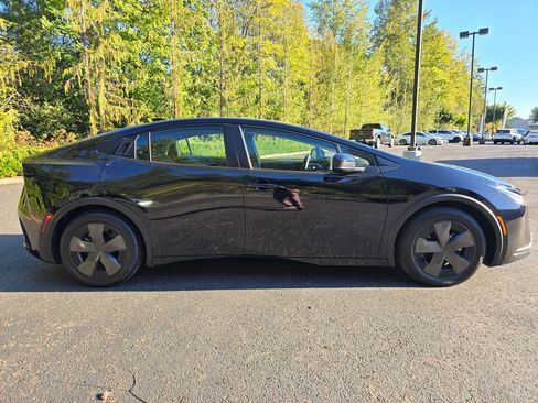 Used 2024 Toyota Prius LE image 24