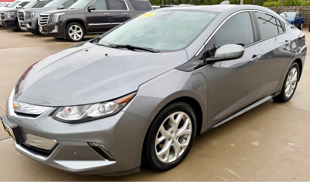 Used 2018 Chevrolet Volt Premier w/ Driver Confidence Package FWD image 3
