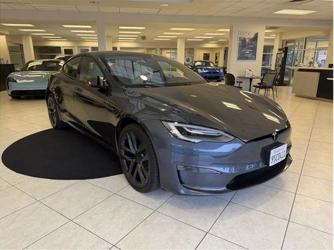 Used 2021 Tesla Model S Plaid image 3