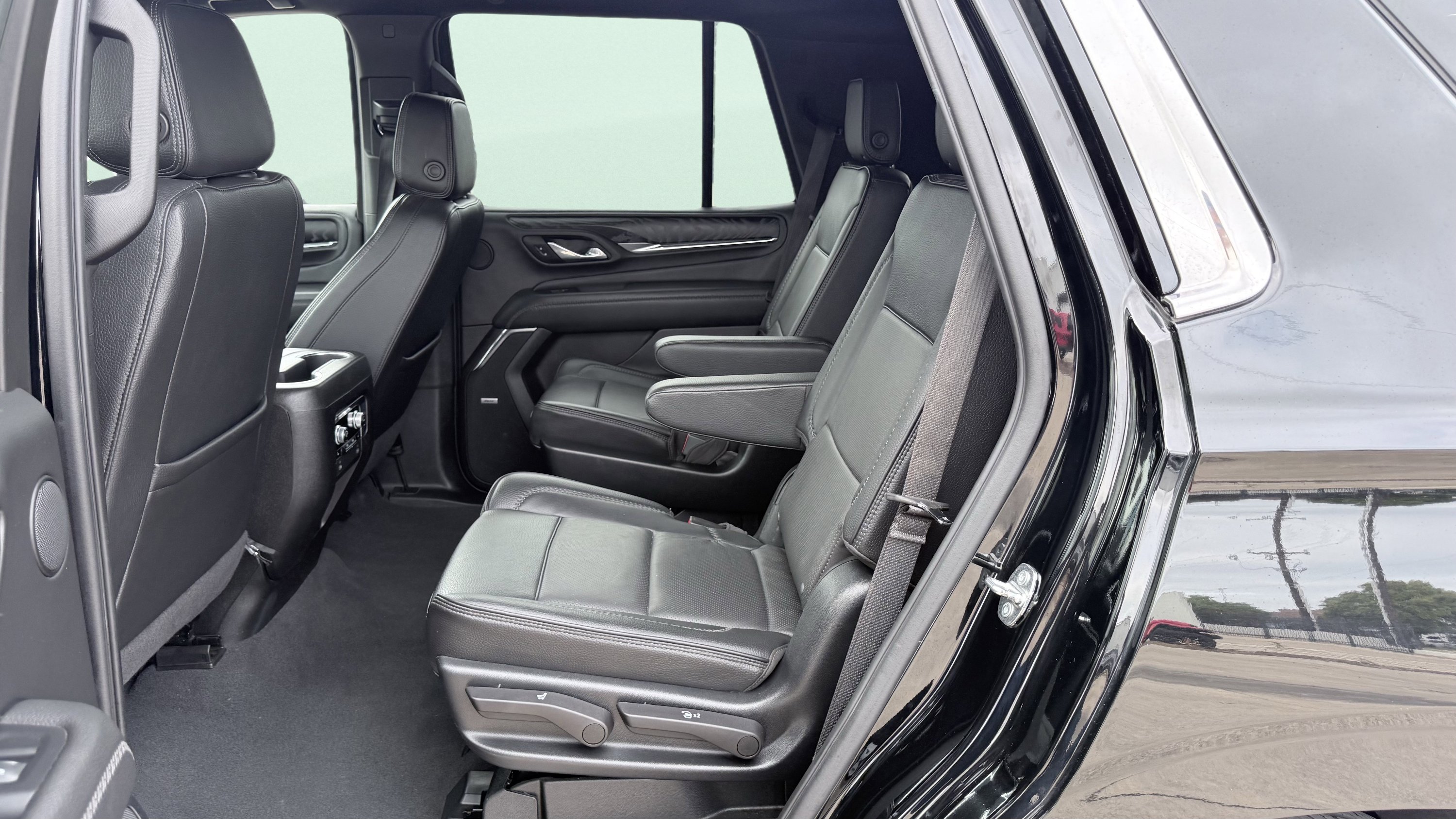Used 2023 GMC Yukon Denali RWD image 27