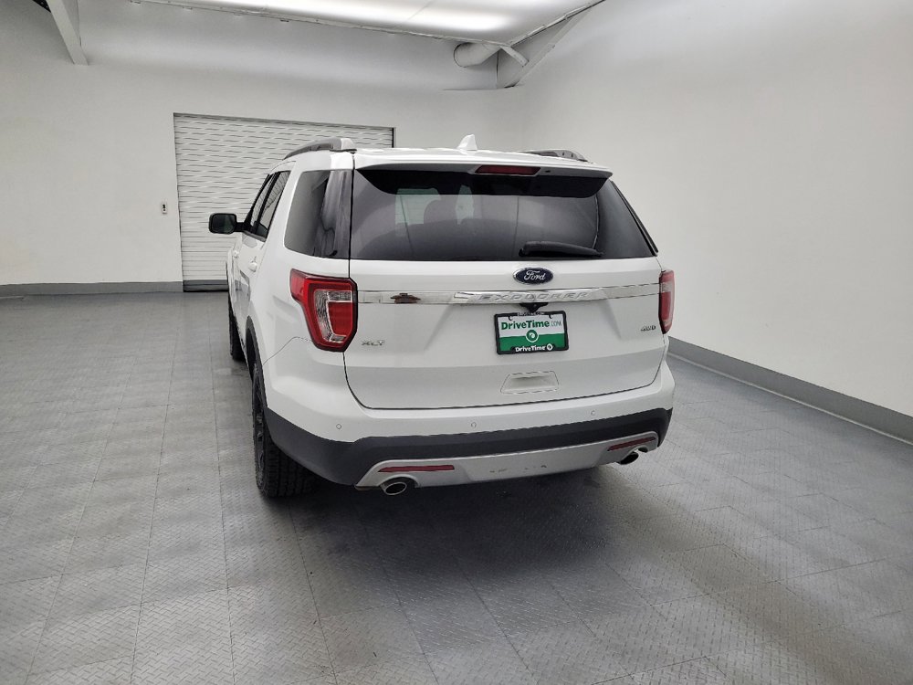 Used 2017 Ford Explorer XLT w/ Equipment Group 202A AWD/4WD image 6