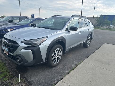 Used 2025 Subaru Outback Premium w/ Popular Package #1A AWD/4WD image 8