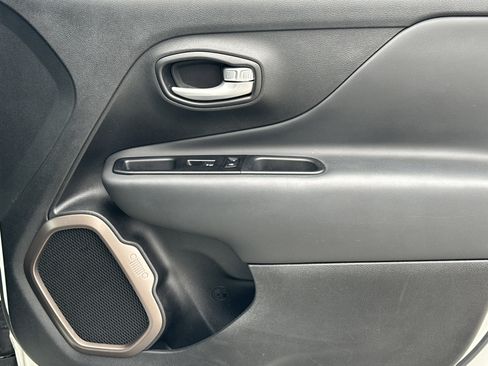 Used 2023 Jeep Renegade Latitude image 14