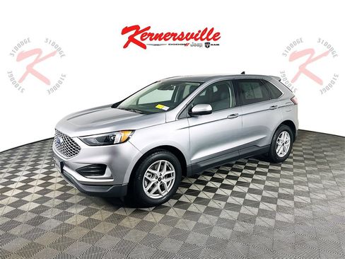 Used 2024 Ford Edge SEL image 3