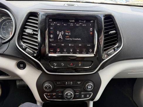 Used 2020 Jeep Cherokee Limited w/ Technology Group FWD image 23