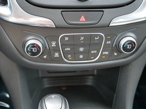 Used 2020 Chevrolet Equinox LT FWD image 23