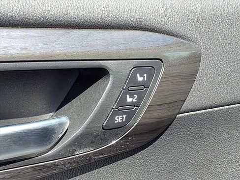 Used 2025 Toyota Highlander Platinum image 30