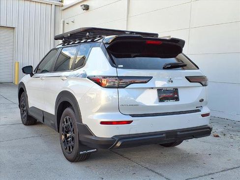 New 2025 Mitsubishi Outlander AWD image 3