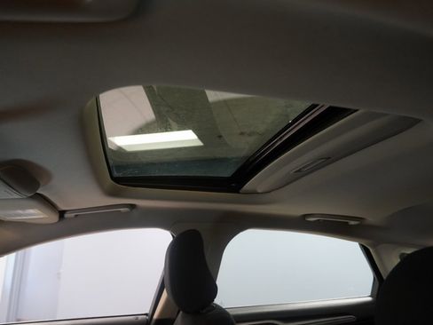 Used 2020 Ford Fusion SE image 3