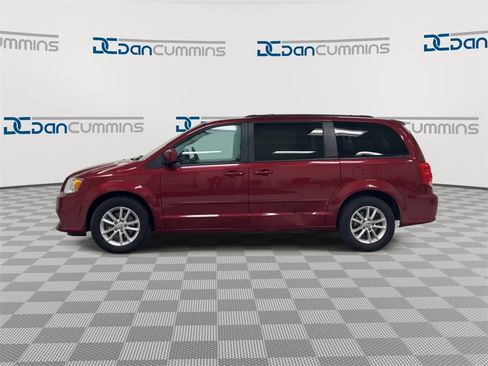 Used 2016 Dodge Grand Caravan SXT w/ Rear Park Assist Package image 5