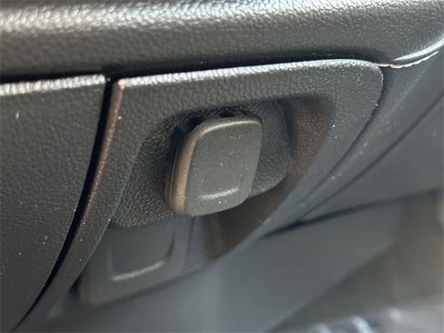 Used 2018 GMC Sierra 1500 SLE w/ SLE Value Package image 34