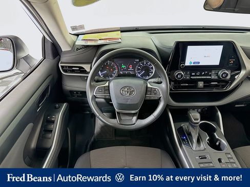 Used 2023 Toyota Highlander LE AWD/4WD image 31