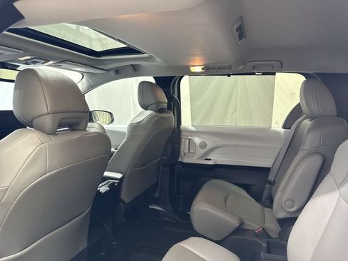 Used 2025 Toyota Sienna XLE AWD/4WD image 14
