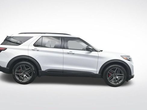 Certified 2026 Ford Explorer ST-Line w/ ST-Line Street Pack RWD image 4