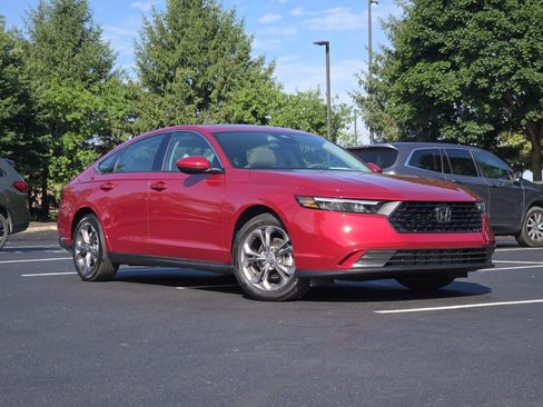 Used 2024 Honda Accord EX image 2