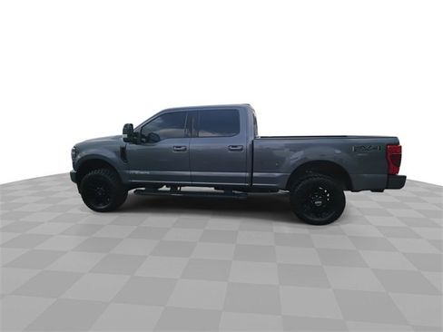 Used 2022 Ford F250 Lariat w/ Black Appearance Package image 5