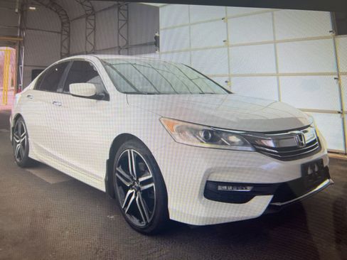 Used 2017 Honda Accord Sport image 6