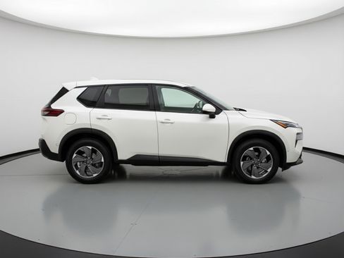 Used 2025 Nissan Rogue SV FWD image 11