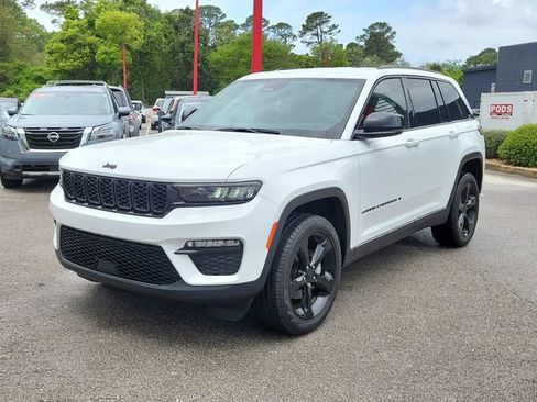 Used 2024 Jeep Grand Cherokee Limited w/ Black Appearance Package image 5