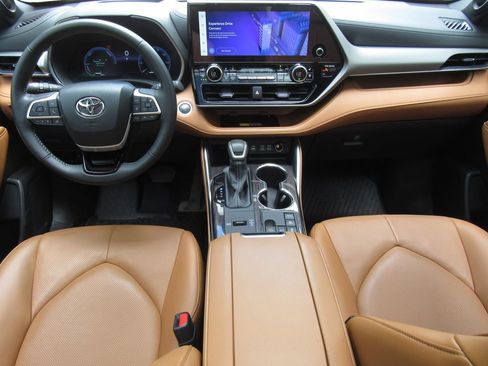 Used 2026 Toyota Highlander Limited AWD/4WD image 34