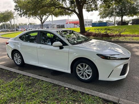 Used 2025 Toyota Camry LE w/ Convenience Package FWD image 8