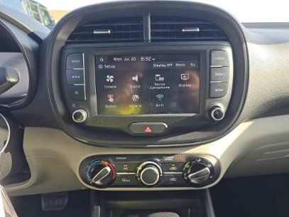 Used 2025 Kia Soul LX w/ LX Technology Package FWD image 14