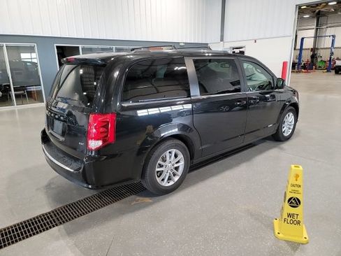 Used 2020 Dodge Grand Caravan SXT FWD image 7