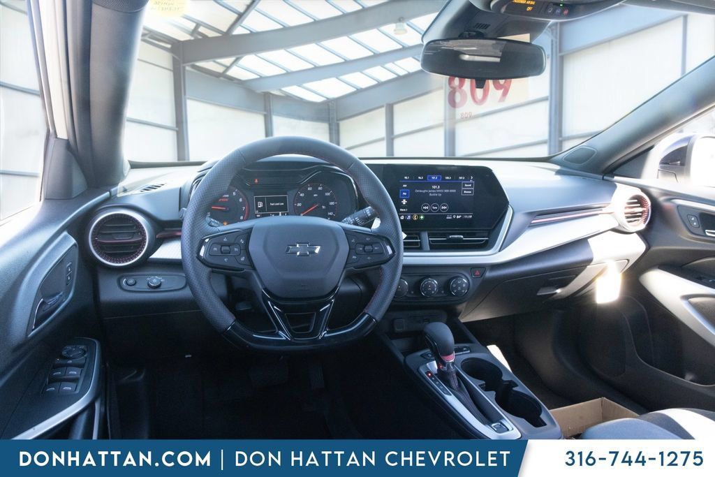 New 2026 Chevrolet Trax RS w/ Sunroof Package FWD image 18