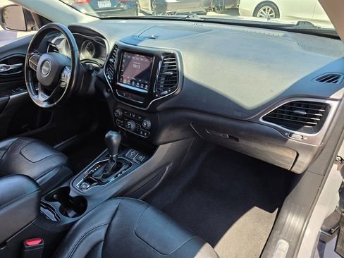 Used 2020 Jeep Cherokee Limited image 16